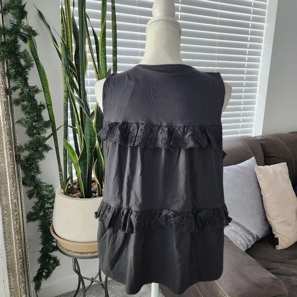 J.Crew Sleeveless tiered Top Size Small. New